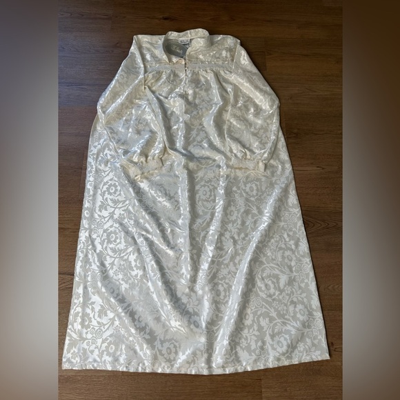 Women’s new cream house gown robe‎ size medium - Picture 2 of 9